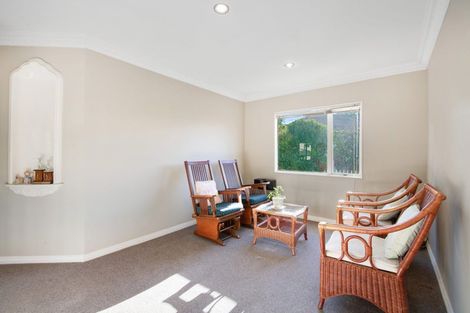 Photo of property in 31 Goldfinch Rise, Unsworth Heights, Auckland, 0632