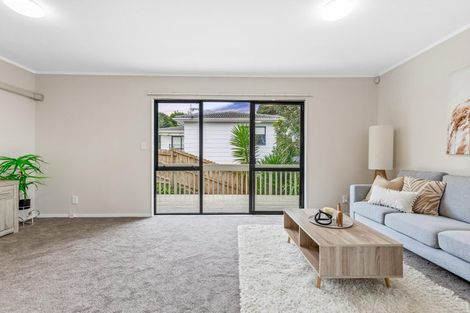 Photo of property in 3 Fernhaven Place, Massey, Auckland, 0614