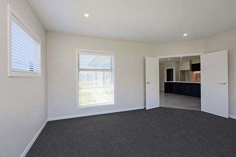 Photo of property in 5 Cassin Place, Taradale, 4112