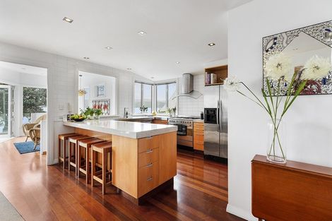 Photo of property in 353 Karaka Bay Road, Karaka Bays, Wellington, 6022