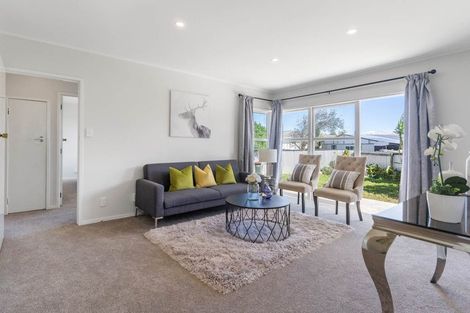 Photo of property in 16 Romney Place, Manurewa, Auckland, 2102