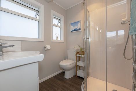 Photo of property in 9 Nugget Grove, Raumati Beach, Paraparaumu, 5032