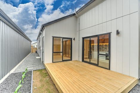 Photo of property in 15 Horokaka Street, Massey, Auckland, 0614