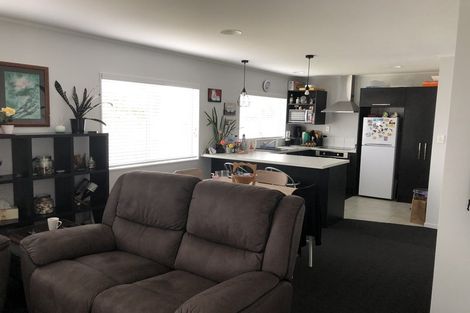 Photo of property in 3 Lydia Place, Kelvin Grove, Palmerston North, 4414