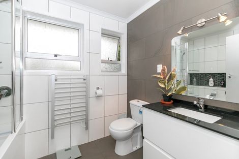 Photo of property in 21 Brookbank Place, Glenview, Hamilton, 3206