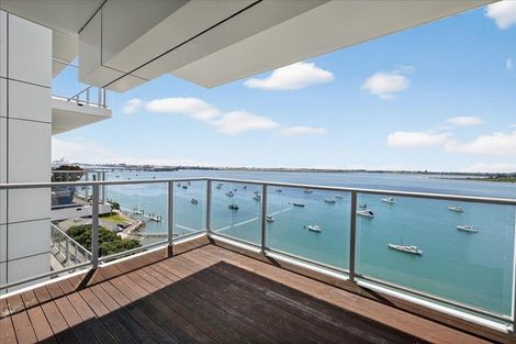 Photo of property in 72 Devonport Road, Tauranga, 3110