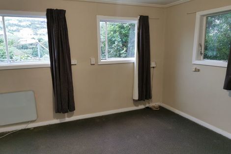 Photo of property in 88 Newlands Road, Newlands, Wellington, 6037