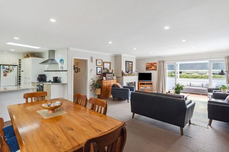 Photo of property in 20 Leybourne Avenue, Waikanae, 5036
