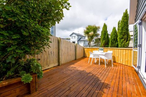 Photo of property in 75 Dress Circle, Newlands, Wellington, 6037