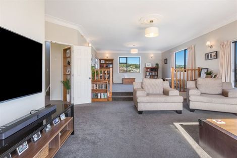 Photo of property in 2 Saunders Close, Whitby, Porirua, 5024