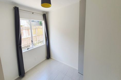 Photo of property in 11 Kearney Place, Massey, Auckland, 0614
