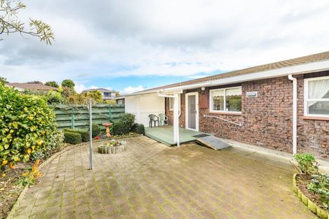 Photo of property in 1 Wharite Place, Awapuni, Palmerston North, 4412