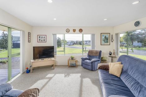 Photo of property in 16 Meadow Drive, Whitianga, 3510