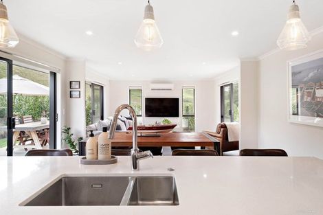 Photo of property in 13 Bale Way, Pukekohe, 2120