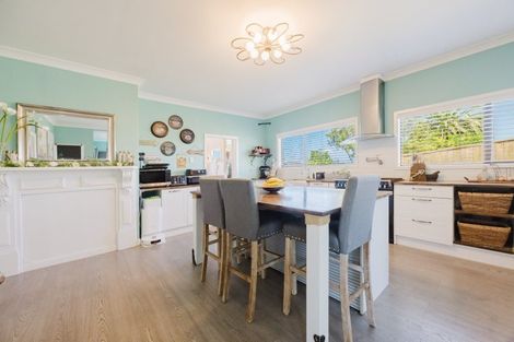 Photo of property in 20 Domain Road, Waipawa, 4210