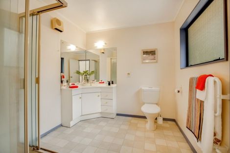 Photo of property in 18 Konini Road, Titirangi, Auckland, 0604