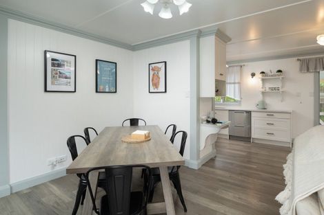 Photo of property in 32 Main Road, Havelock, 7100