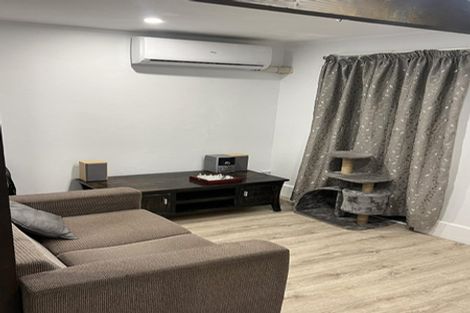 Photo of property in 2/104 Pakuranga Road, Pakuranga, Auckland, 2010