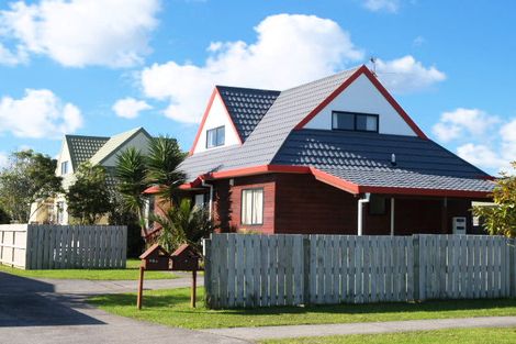 Photo of property in 1/53 Frank Nobilo Drive, Golflands, Auckland, 2013