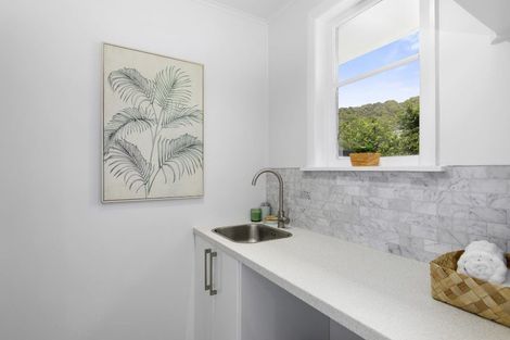 Photo of property in 27 Lees Grove, Wainuiomata, Lower Hutt, 5014