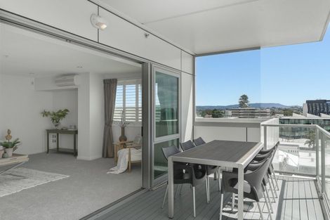 Photo of property in 72 Devonport Road, Tauranga, 3110