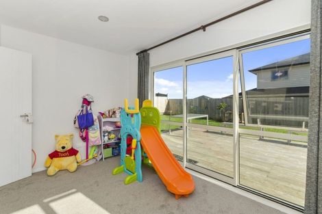 Photo of property in 74 Keri Vista Rise, Papakura, 2110