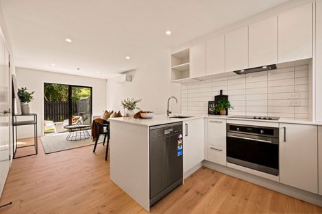 Photo of property in 4/721 Te Atatu Road, Te Atatu Peninsula, Auckland, 0610