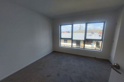 Photo of property in 12/3226 Great North Road, New Lynn, Auckland, 0600