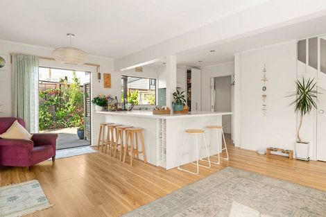 Photo of property in 563 Maunganui Road, Mount Maunganui, 3116