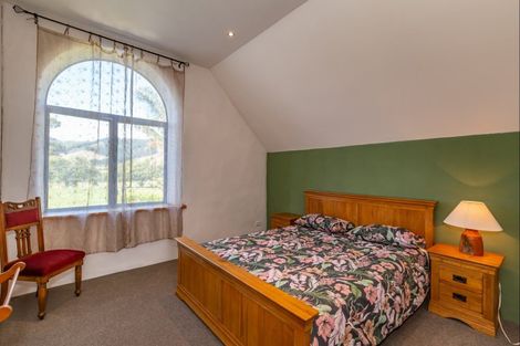 Photo of property in 100 Waihou Road, Levin, 5571