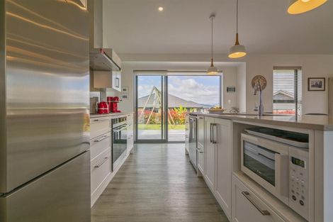 Photo of property in 4 Topping Place, Whitianga, 3510