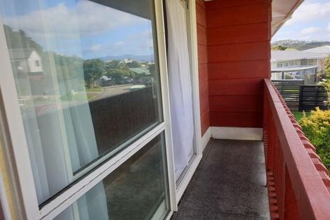 Photo of property in 5 Southern Cross Crescent, Island Bay, Wellington, 6023