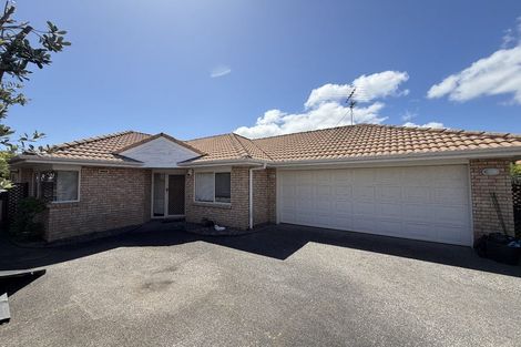 Photo of property in 180a Botany Road, Botany Downs, Auckland, 2010