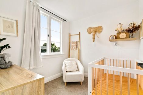 Photo of property in 28 Rewarewa Road, Te Atatu Peninsula, Auckland, 0610