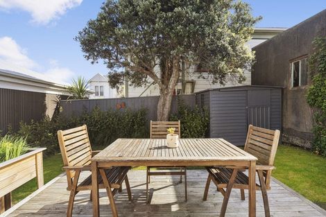 Photo of property in 18 Porritt Avenue, Mount Victoria, Wellington, 6011