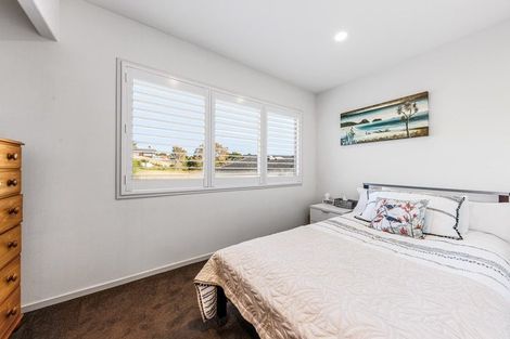 Photo of property in 2/12 Browns Road, Rothesay Bay, Auckland, 0630