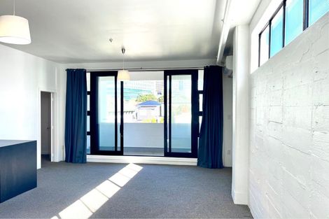 Photo of property in Endeavour Apartments, 18/125u Thorndon Quay, Pipitea, Wellington, 6011