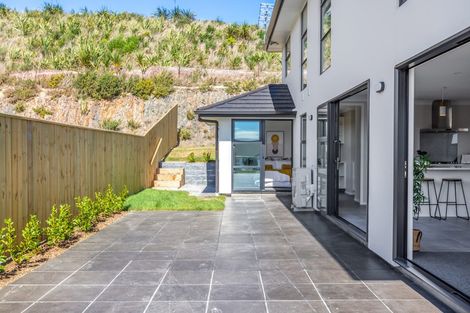 Photo of property in 117 Queen Charlotte Drive, Aotea, Porirua, 5024