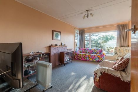 Photo of property in 18 Link Road, Newlands, Wellington, 6037