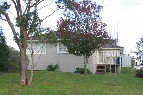 Photo of property in 52 Taipari Road, Te Atatu Peninsula, Auckland, 0610