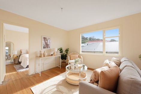Photo of property in 139u5 Queens Drive, Lyall Bay, Wellington, 6022