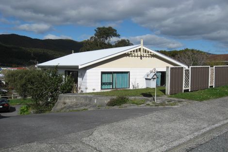 Photo of property in 7 Naseby Grove, Wainuiomata, Lower Hutt, 5014