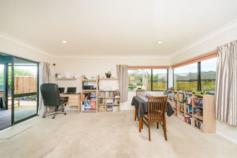 Photo of property in 27 Strachan Way, Highbury, Palmerston North, 4412