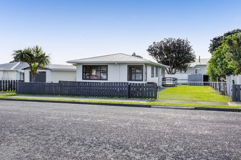 Photo of property in 3 Hickey Place, Opunake, 4616