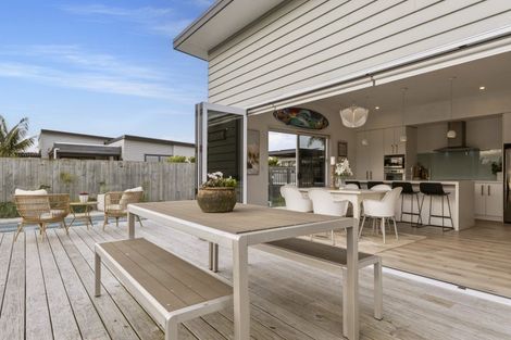 Photo of property in 25 Coutts Street, Papamoa Beach, Papamoa, 3118