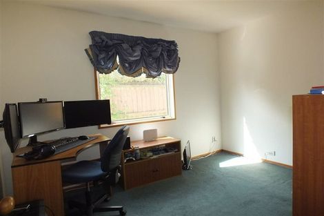 Photo of property in 11 Brockhall Lane, Avonhead, Christchurch, 8042