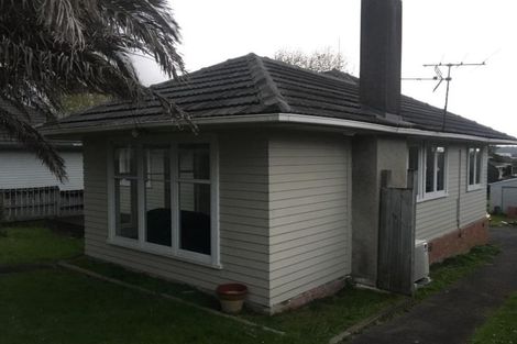 Photo of property in 6 Paton Avenue, Te Atatu South, Auckland, 0610