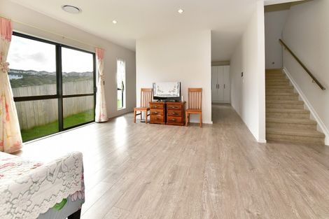 Photo of property in 16 Kahu Close, Orewa, 0931