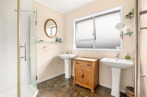 Photo of property in 2/46a Kamara Road, Glen Eden, Auckland, 0602