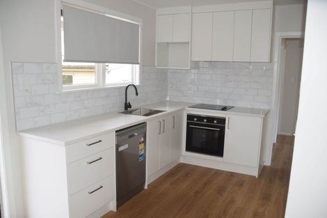 Photo of property in 1 Birchlea Rise, Goodwood Heights, Auckland, 2105